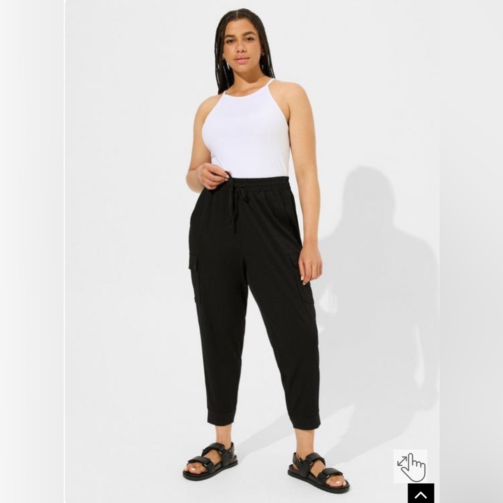 TORRID Relaxed Fit Jogger Stretch Challis Mid-Rise Cargo Pant. Size 18 New w/Tag